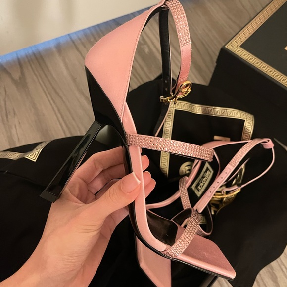Bnib fendi x versace pink embellished satin heels - Picture 2 of 5